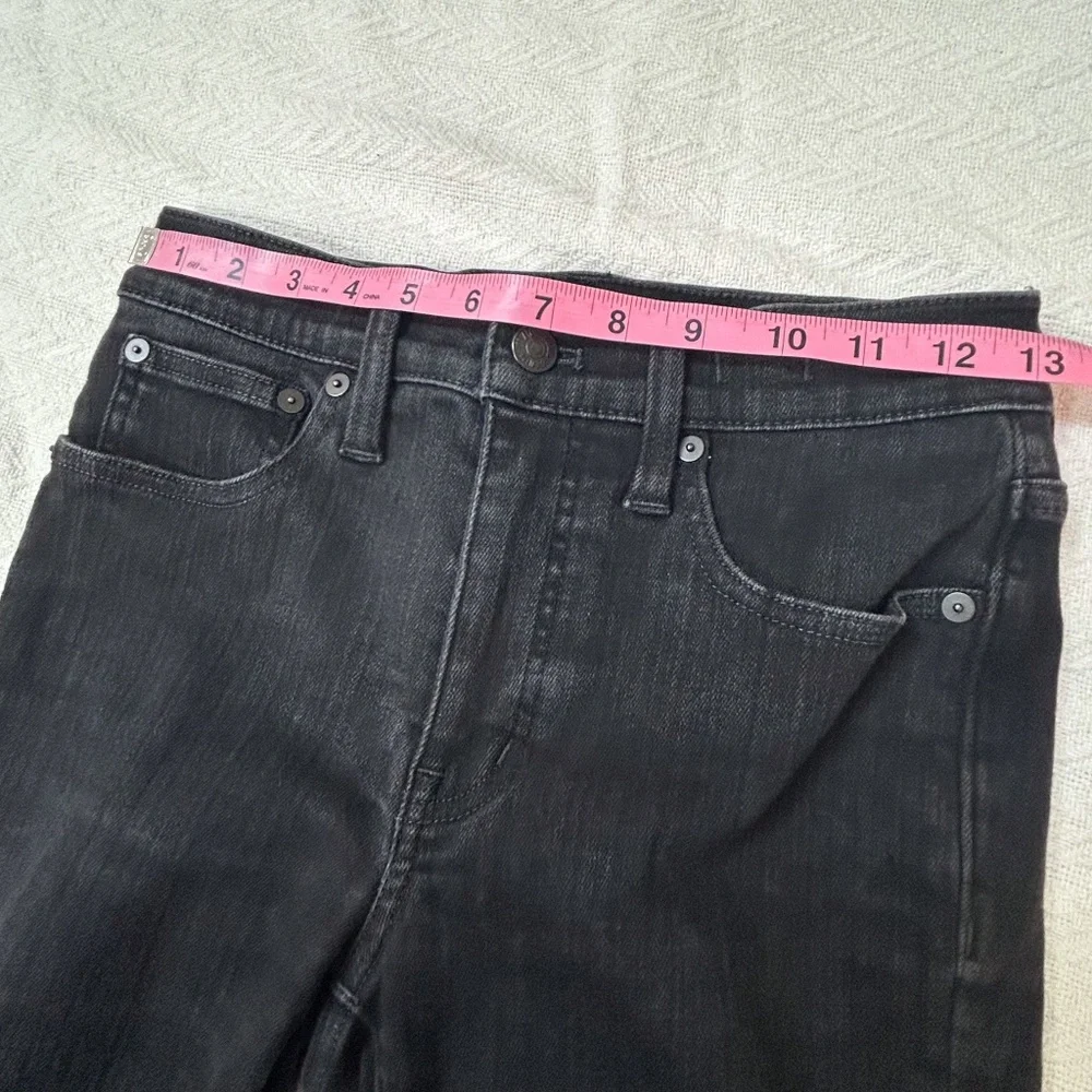 MADEWELL Mid-Rise Kick Out Crop Jeans in Black Rinse Wash Size 26 - NM320